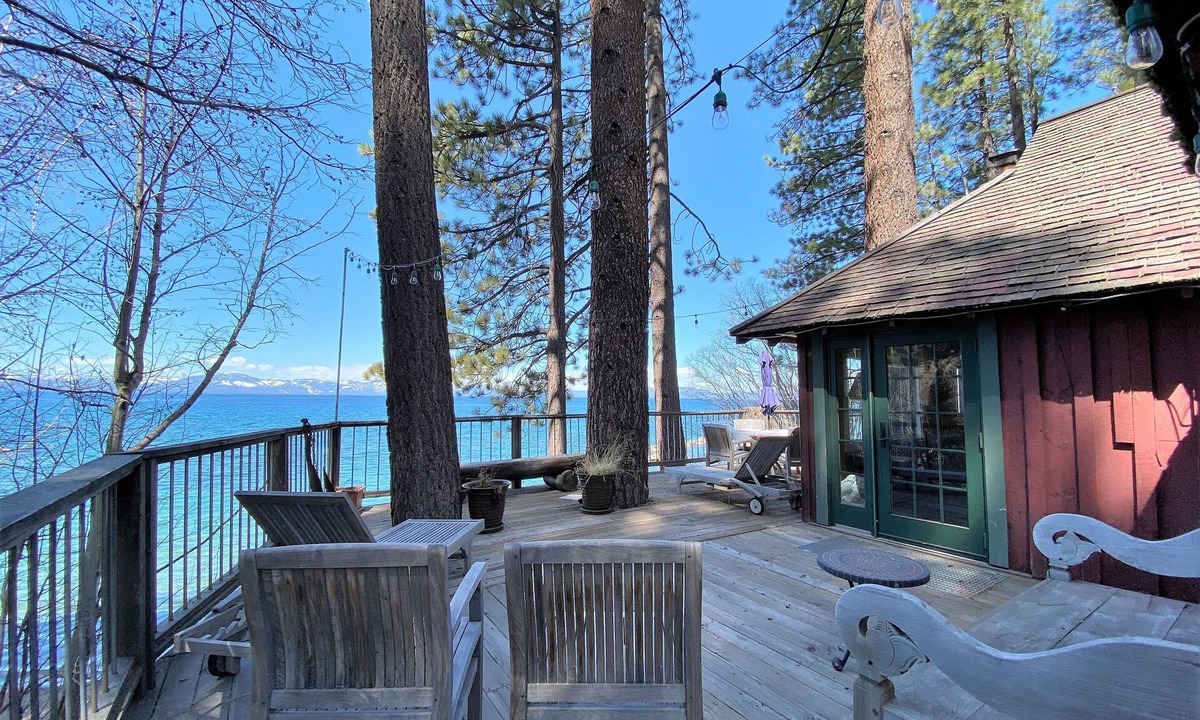 Lincoln Park Cabin | Lakefront Historic Tahoe Cabin | Private Beach + Views | Pet Friendly(ZC1298)