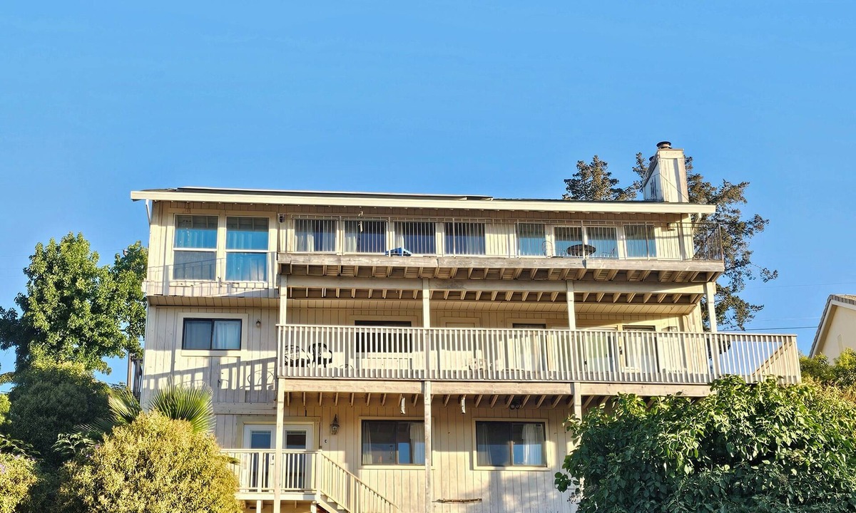 Granite Bay House | Lakefront! panoramic views. 2-bedroom 1 bathroom in terrific Granite Bay with AC