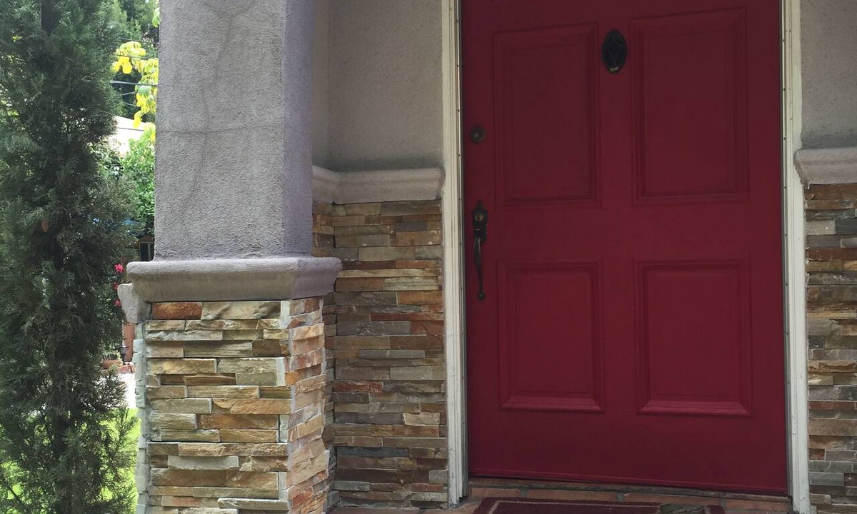 Hollywood House | LOCATION! LOCATION! House near Hollywood Walk of Fame & tourist attractions!