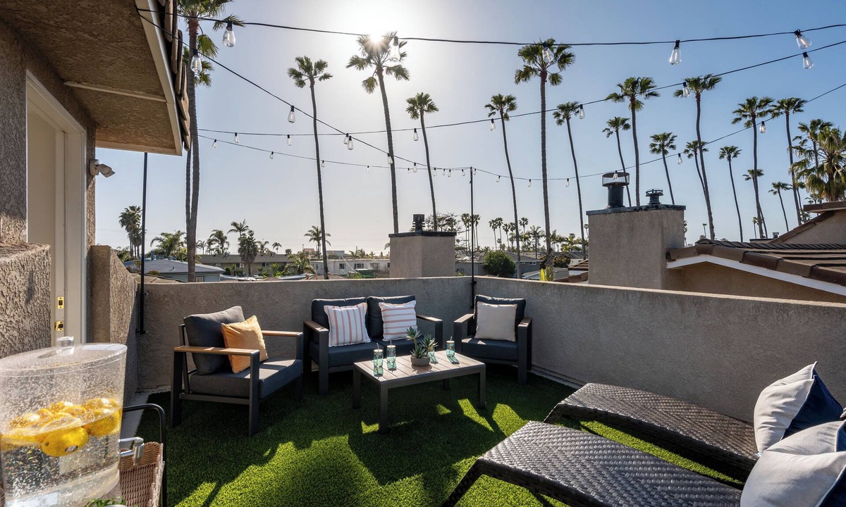 South Oceanside House | Luxurious 4BR ensuite, sauna, walk to beach & restaurants. 15 min to Legoland!