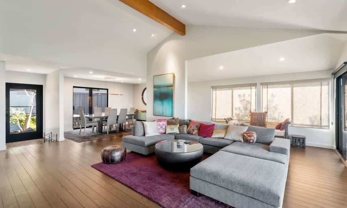 Claremont Hills House | Luxury 3BR Hillside Retreat w/AC – Panoramic View
