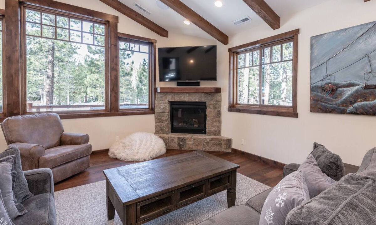 Stonegate House | Luxury Cabin with Private Hot Tub! Close to Village!