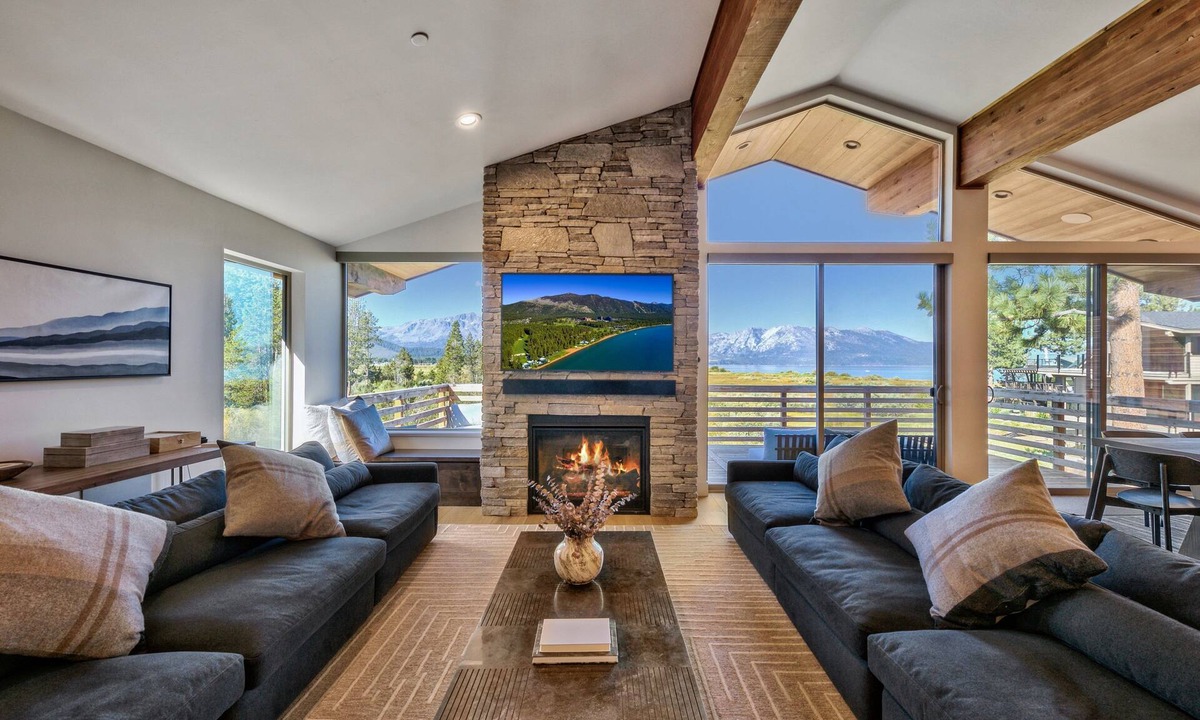 Al Tahoe House | Luxury Lake Tahoe View Estate walk to Beach Luxe31