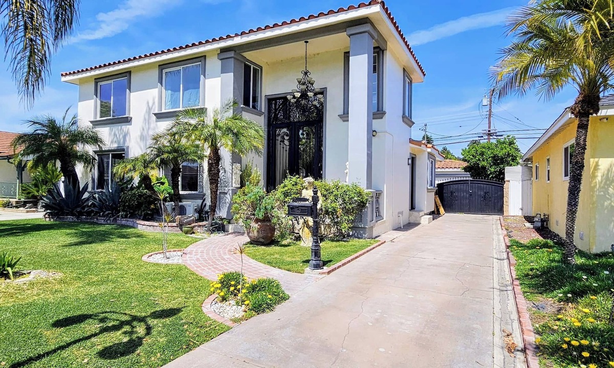 Downey House | Luxury Oasis Between Downtown LA & Orange County