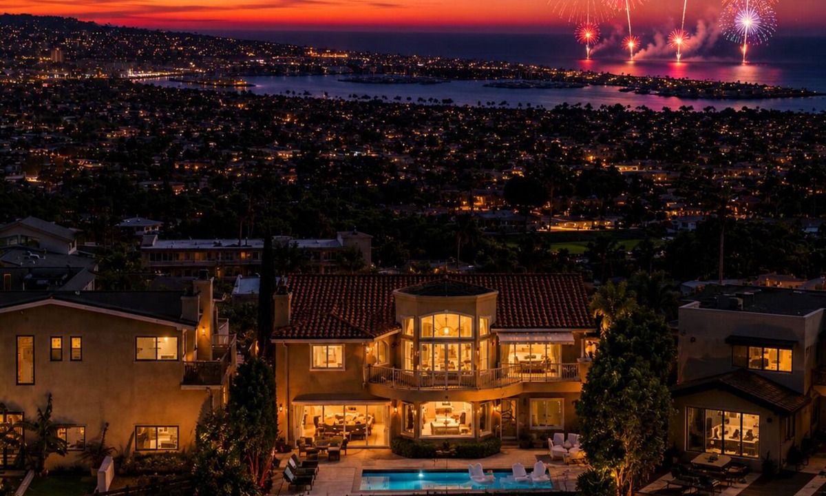 North Pacific Beach House | Luxury Pacific Beach Hilltop Rooftop Deck, Pool, 14-Person Hot Tub, 6BR/5BA
