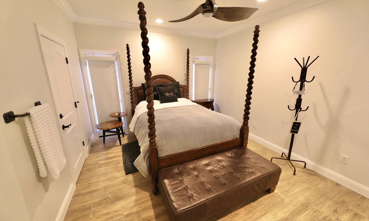 South Redlands House | Luxury Suite "B"