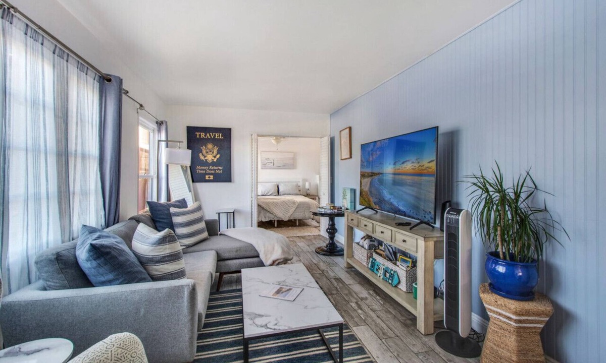 The Strand Villa | MB Gem Lower - Steps To The Beach, Ocean Breeze