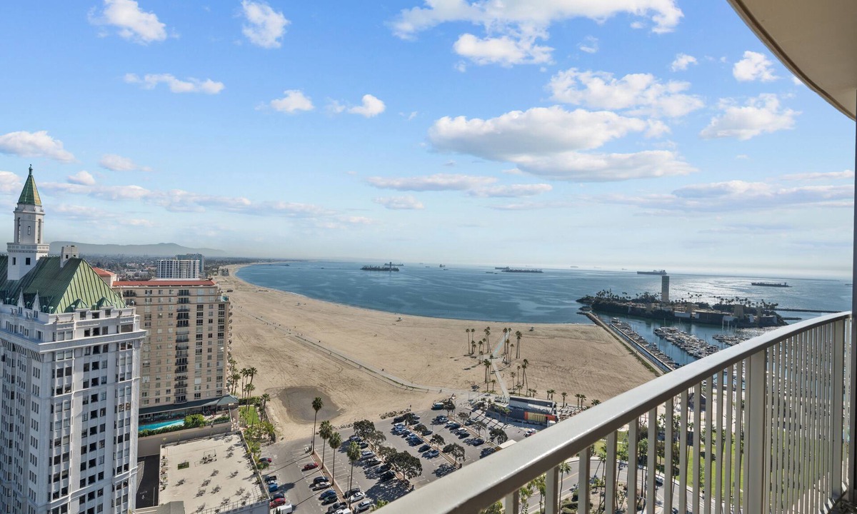 Waterfront Condo | Midterm High-Rise 3Bed 2 Bath Views, Massage Chair, Pool