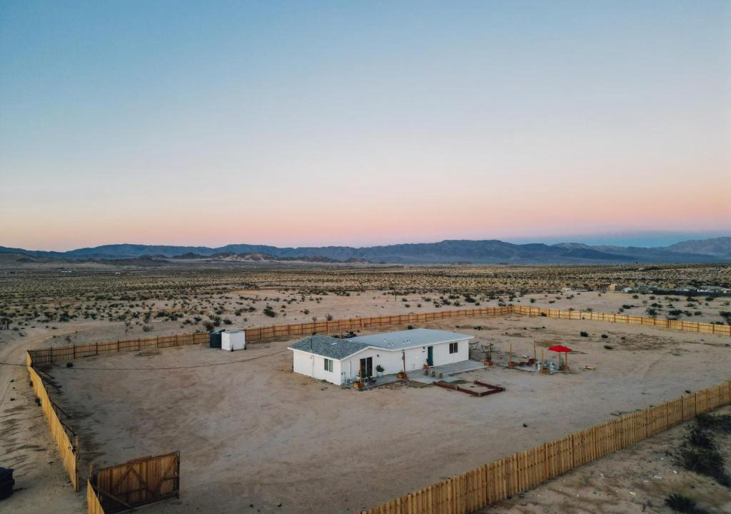 Wonder Valley House | Milky Way Retreat Soaking Tubs on 5 Private Acre
