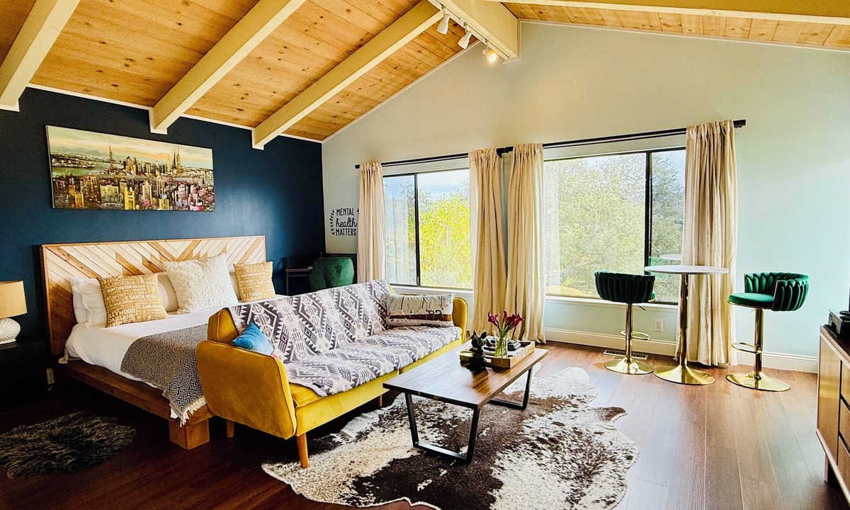 Northeast Carmel House | Modern 1BR Carmel Escape: Dog Friendly En-suite, Valley Views & Mins to Downtown