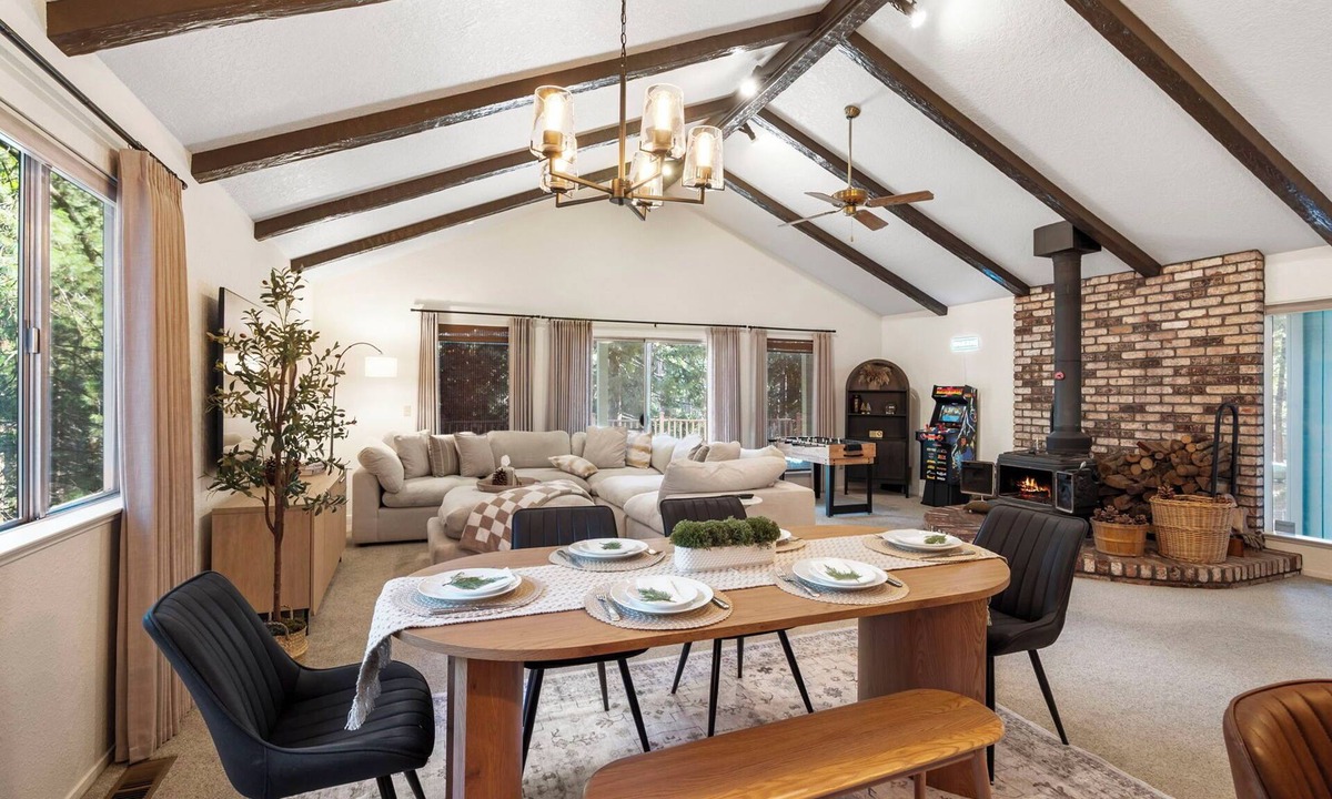 Glencoe Cabin | Modern Cabin Escape: Game Room, Huge Deck & Fast WIFI – Near Big Trees Park