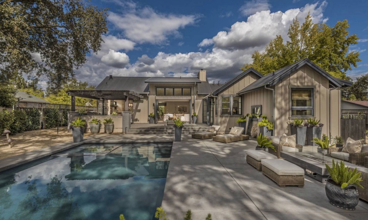 St. Helena House | Modern Farmhouse in th heart of Napa Valley Walking to Rest., Shops, Wineries
