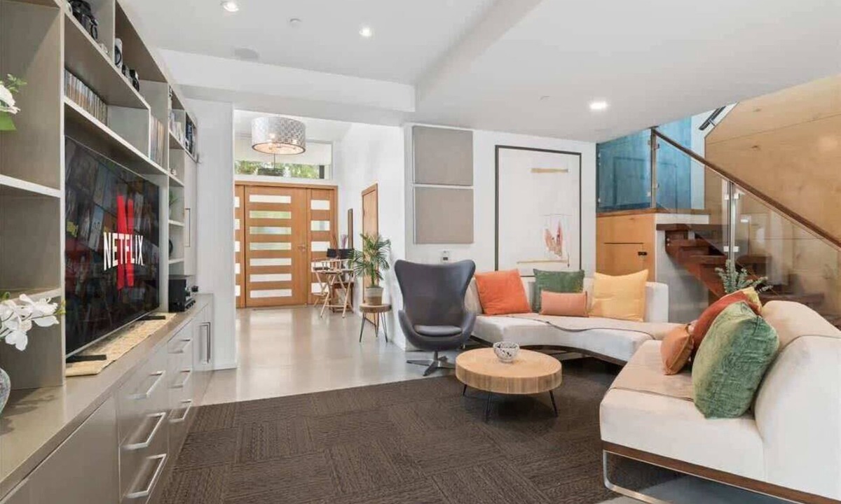 Carlson Park House | *Modern LUX* | Walkable | Firepit | Theater | BBQ