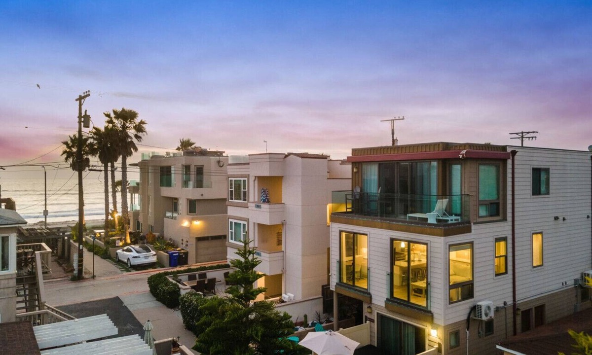 Mission Beach House | Modern Ocean View Getaway + Parking + Steps to ocean