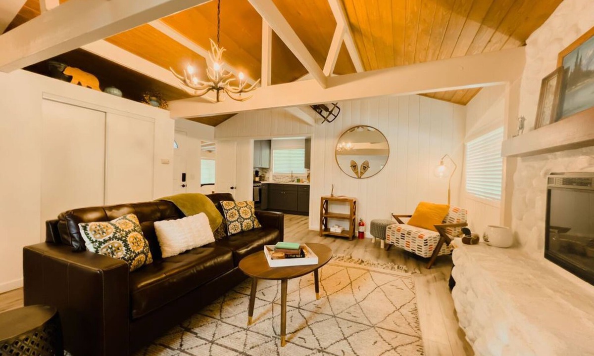 Crestline Cabin | Modern Rustic Cabin in Crestline Near Lake Gregory