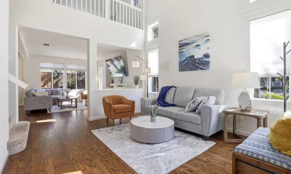 Dublin House | Modern Spacious 3 BD/2.5 BA/King Suite/Office