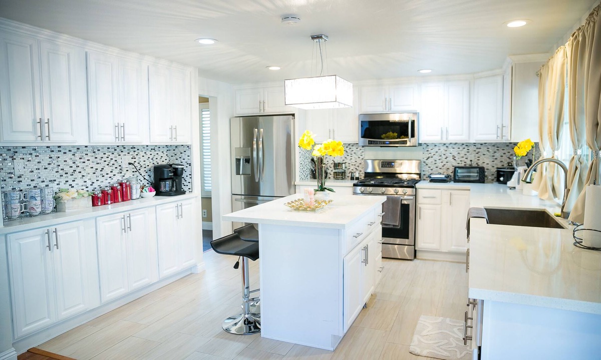 Orange House | Modern Spacious Disneyland Family Home