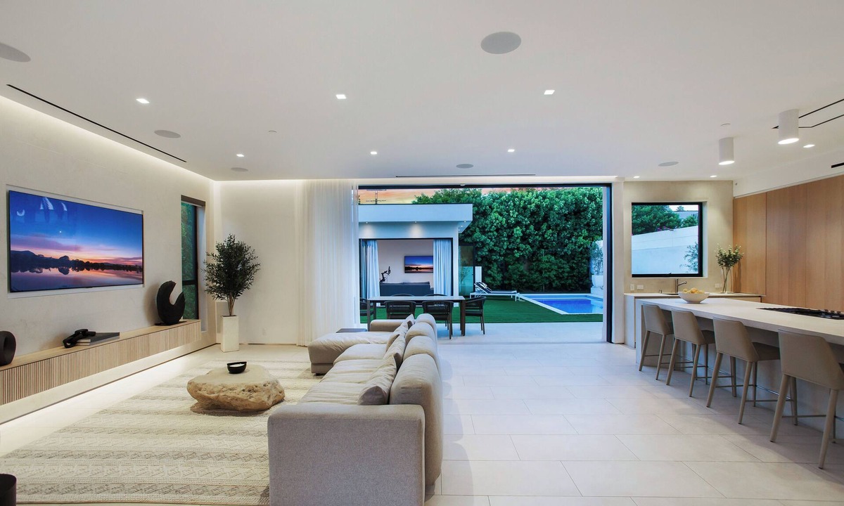 Beverly Hills Villa | MODERN VILLA POOL JACUZZI 6 BEDROOM