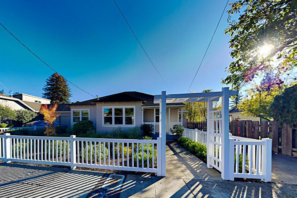 Healdsburg House | Modern Wine Country Charmer