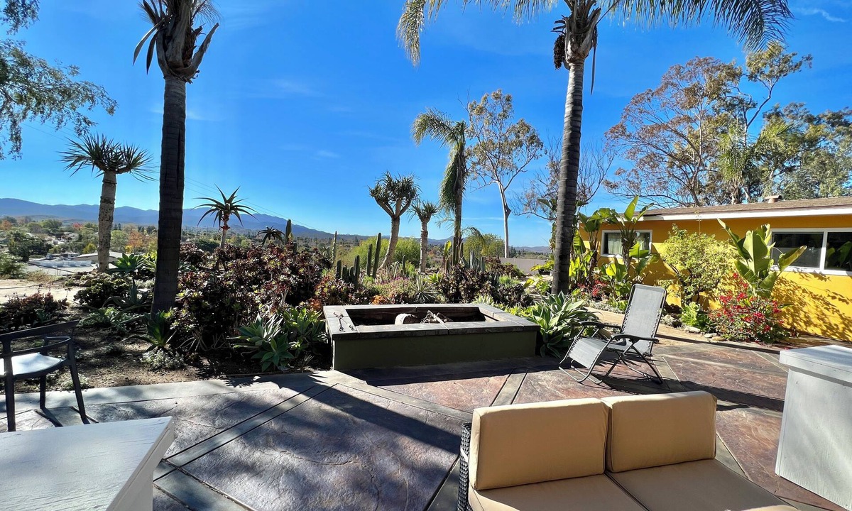 Thousand Oaks House | Mountain View Entire House 4 Rooms 3 Baths