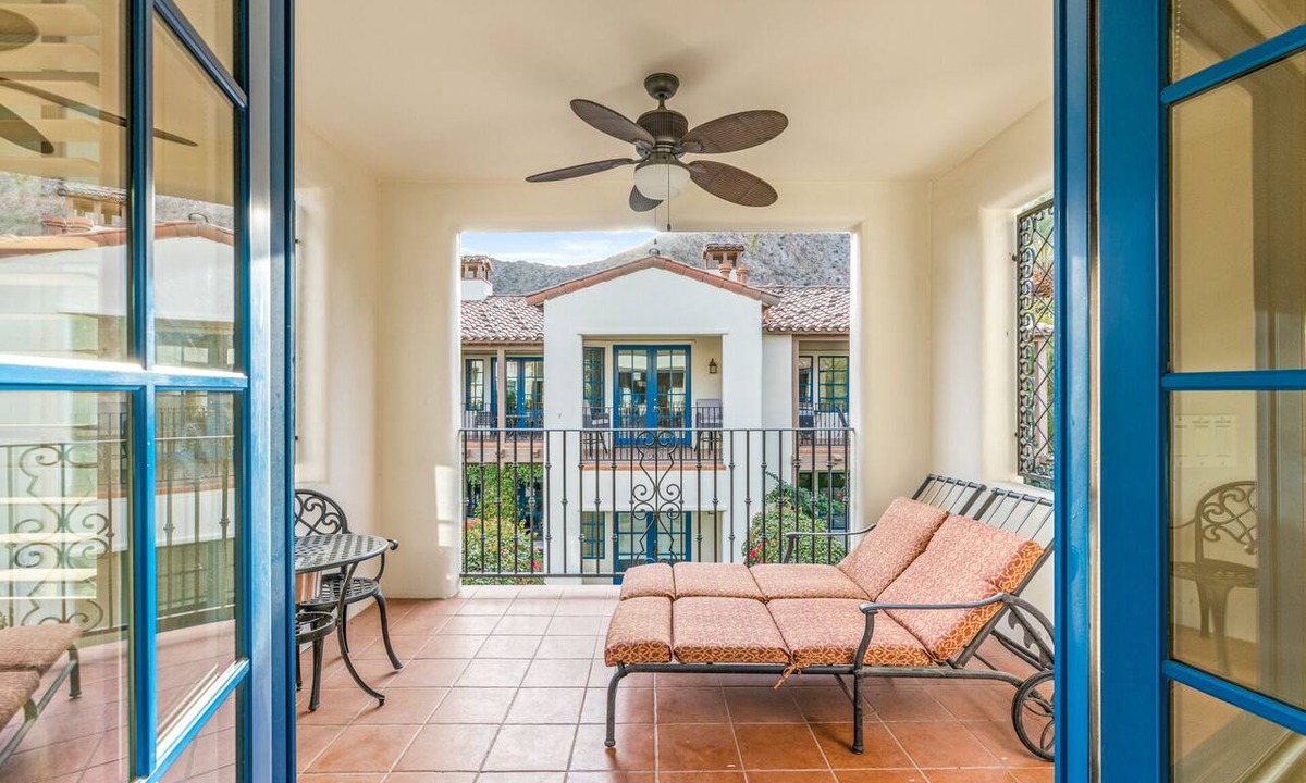La Quinta Condo | Mountain View! Luxurious Villa with Stunning Views, Pet Friendly - Upstairs with Garage (C56)