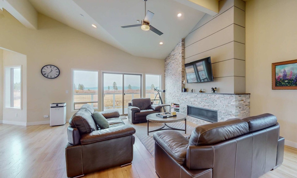 Tahoe Keys House | New-Build Tahoe Keys Haven with Pool Table, Decks & Mountain Views - Near Beach