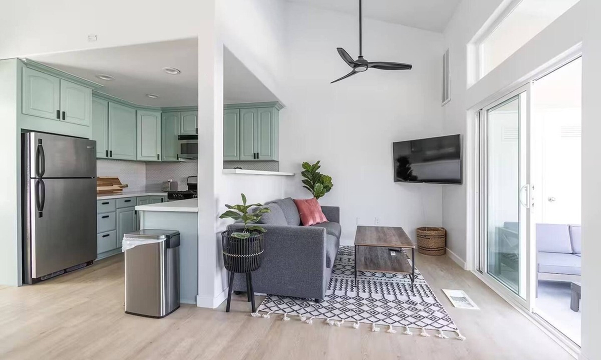 Ocean Beach House | OB Townhome, 2 blocks to beach with Private Garage
