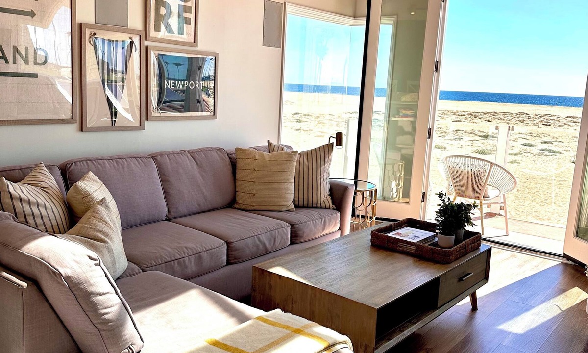 Balboa Peninsula House | Ocean Front with Roof Top Deck, Bikes, Beach Chairs etc - EV Charging outlet