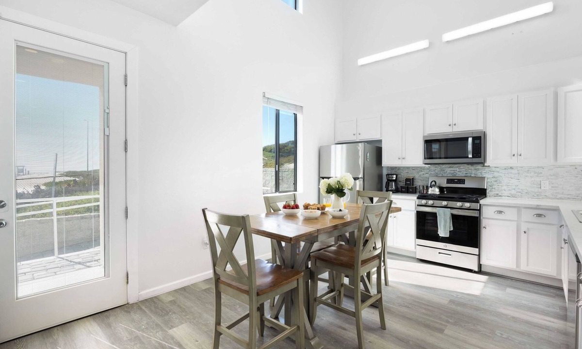 Oceano Cottage | Oceanfront 2BR + Rooftop Deck, & Beach Access Strand Way B