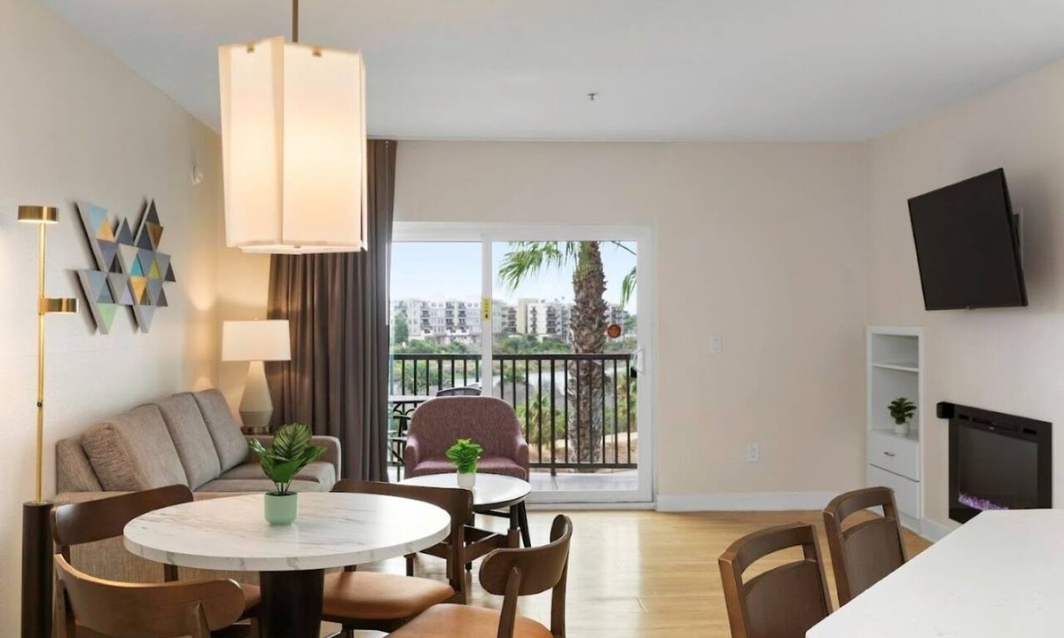 Oceanside Apartment | Oceanside | Sunset Coast | Pool & Hot Tub
