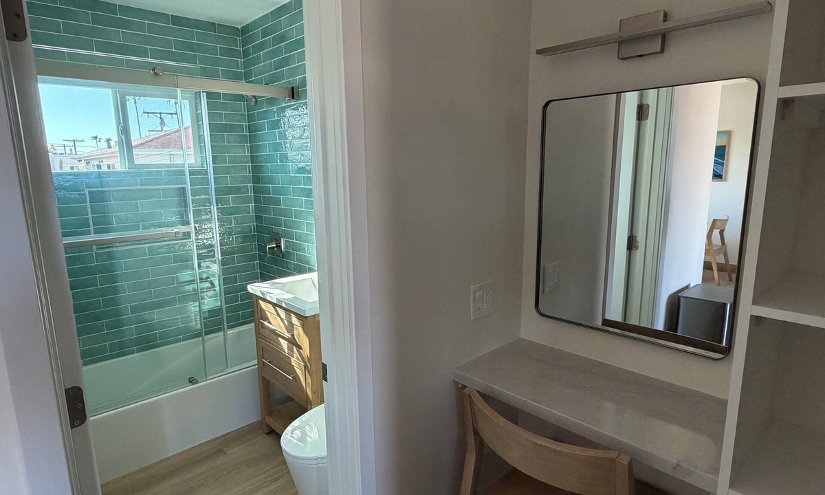 Crown Point Apartment | Pacific Tides -Entire 9-Unit Apartment Complex w/Parking + A/C in Pacific Beach