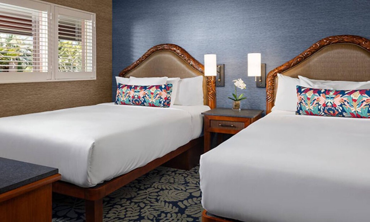 Crown Point Hotel | Peaceful Bayfront Queen Stay 2 units at Catamaran Resort & Spa
