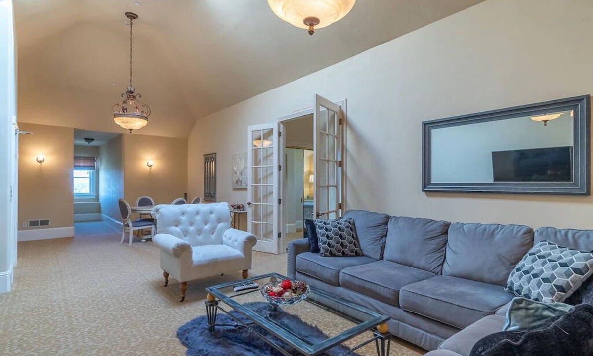 Salinas House | Penthouse King Suite Private Floor Monterey