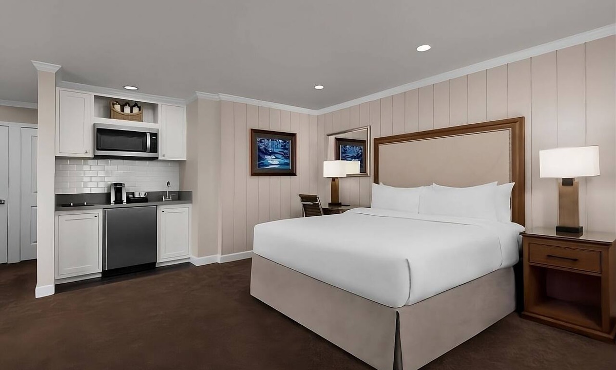 Napa Hotel | Perfect for a Quick City Escape! Minutes from Darioush Winery, Free Parking!