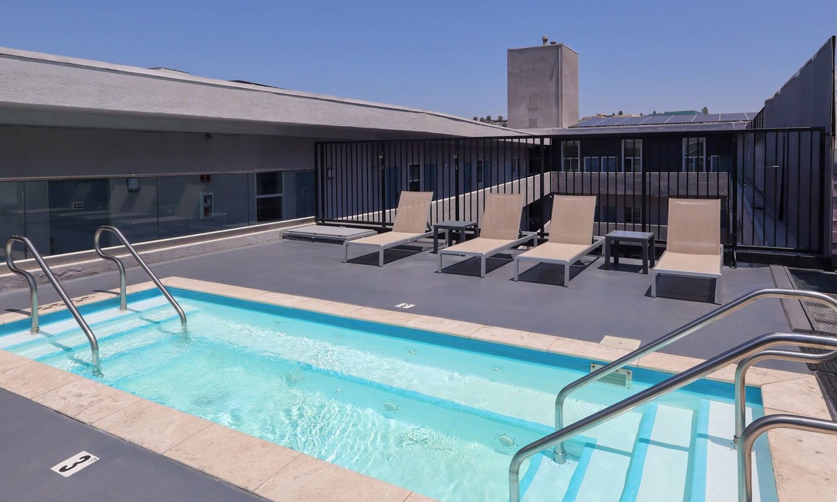 Little Italy Hotel | Pet-Friendly Boutique King Room Near County Trolley, Zoo and Harbor Views