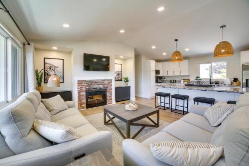 Del Rey Oaks House | Pet-Friendly Monterey Home 2 Mi to Beach