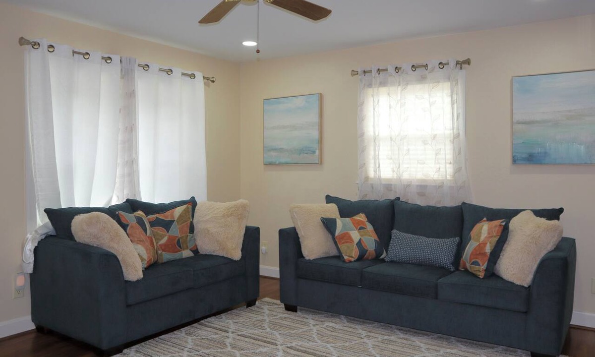 Paw Creek House | Plan a stay at Westchester Cottage