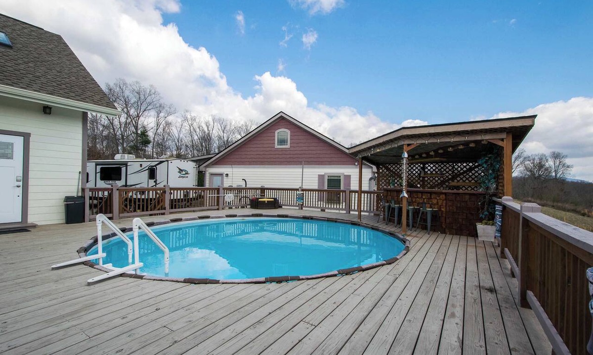 Candler House | Poolside ADU w Sauna Free Tix Tiki Bar Retreat