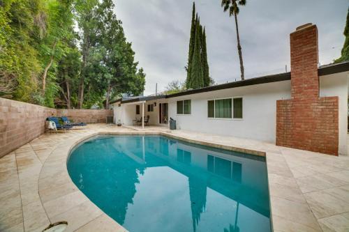 Encino House | Poolside Relaxation: Luxe Encino Family Getaway!