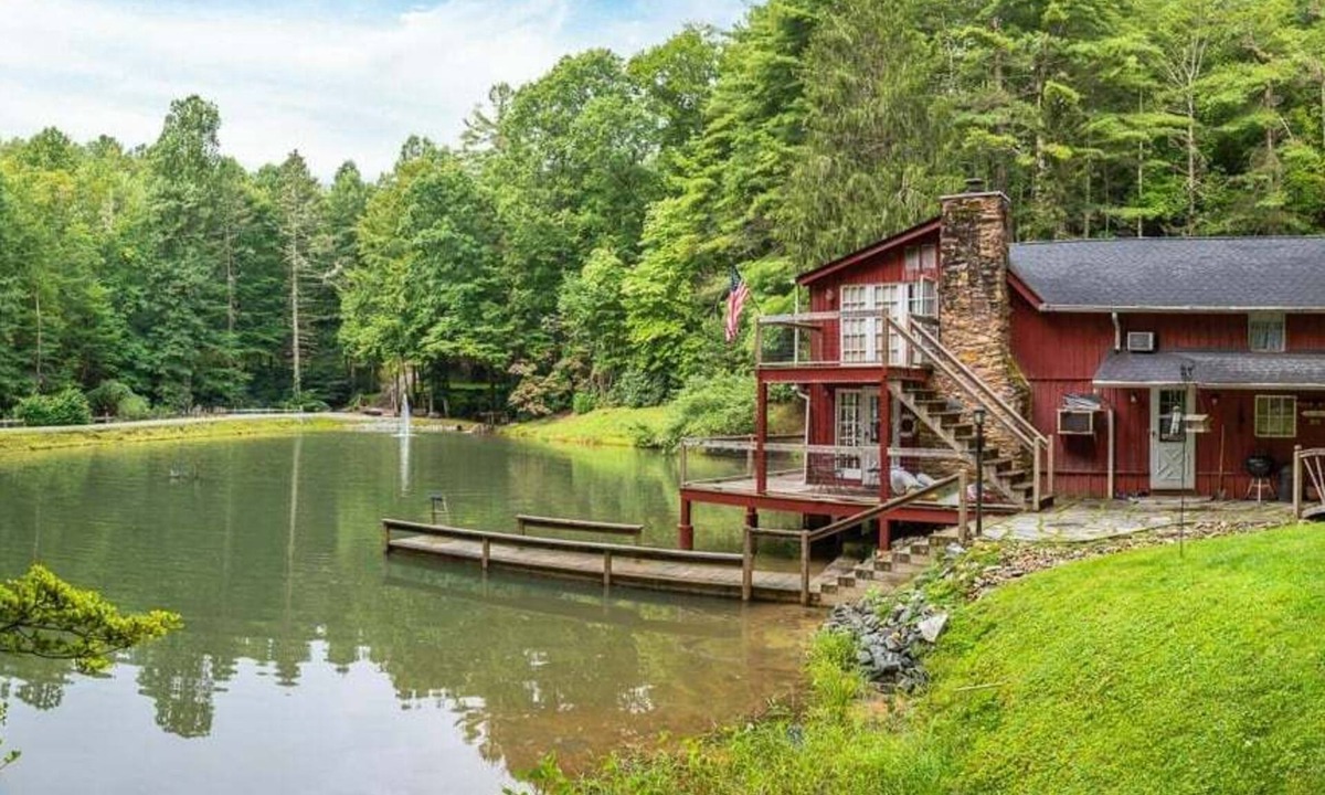 Pisgah Forest House | Pops Place - Rustic Cain on Fishing Pond
