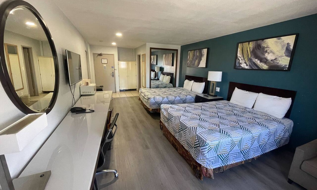 Central San Pedro Hotel | Portside Inn & Suites