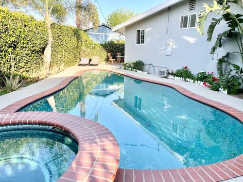 Winnetka House | Private Pool and Spa Family Friendly 3BR Home Sleeps 10