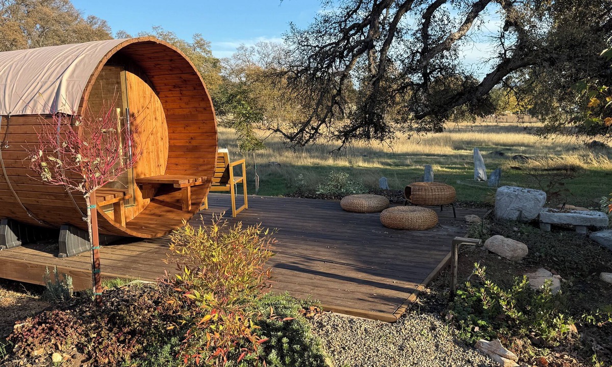 Murphys Cabin | Private Spa & Yurt with Sauna, Soaking Tub - Glamp & Walk to Main St