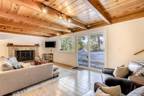 Chamberlands House | Quiet Neighborhood - Lake Retreat with Stunning Views New Deck Easy Ski Access
