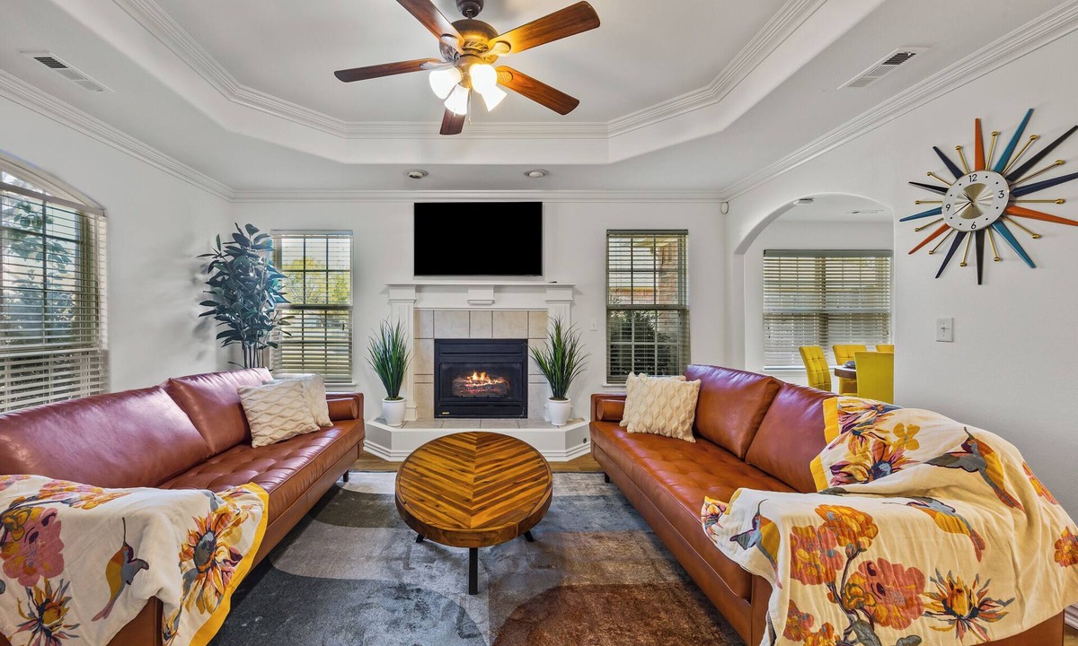 Bentonville House | Quiet & safe cul-de-sac. Bike, kid, dog, & work friendly. Ping-pong & foosball !