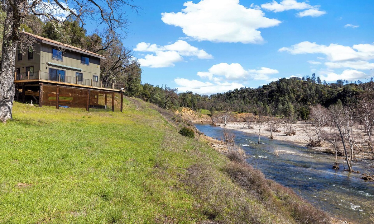 Bradley House | Quiet & Secluded Escape on Nacimiento River ~The Duck Cabin @ Paso del Rio Ranch