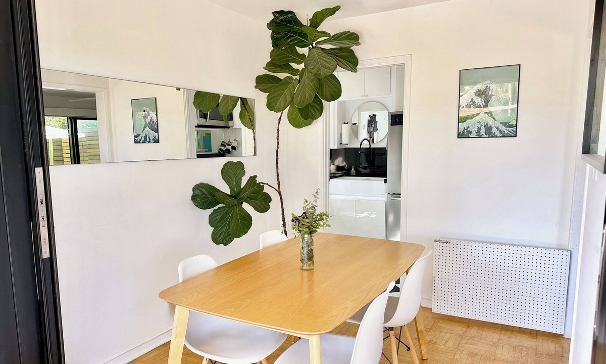 Mar Vista House | Rad Stay Mar Vista. Open concept two bedroom house with large private yard.