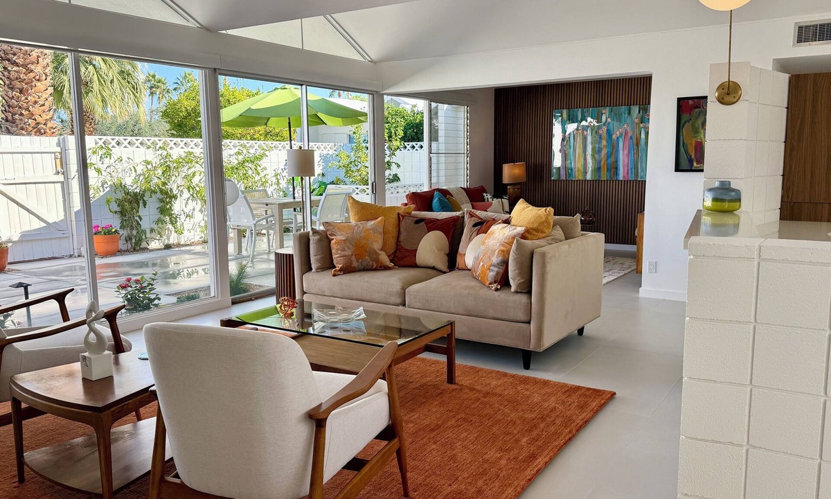 Araby Condo | Remodeled Charming Classic Mid-Century - South Palm Springs
