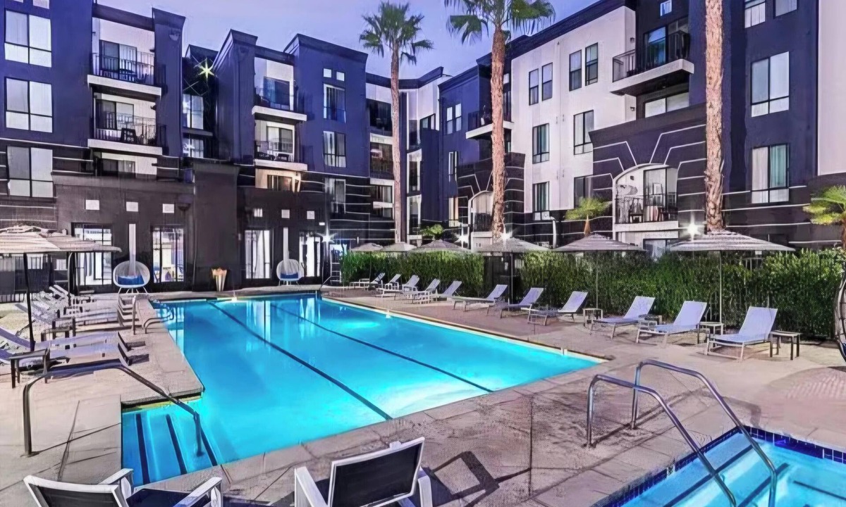 NoHo Arts District Apartment | Resort Style 1-bedroom apartment in adorable Los Angeles with tons of amenities
