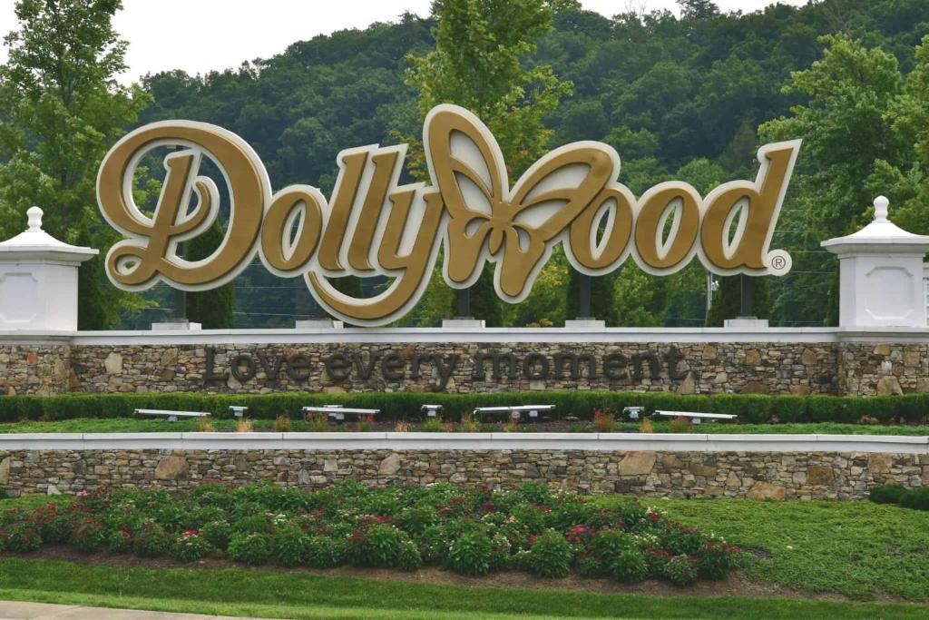 Pigeon Forge House | River Place Condos Riverside #209